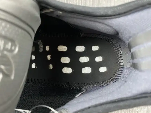 hype Onyx HQ4540 Boost V2 Yeezy Adidas 350 0601